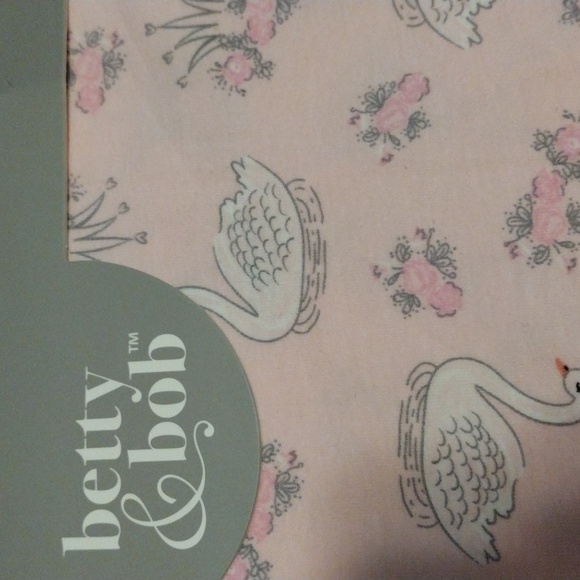 NEW Betty and Bob 2 pc Swaddle Blanket and Hat - Picture 2 of 11